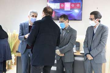آیین قدردانی از افتخارآفرینان حماسه و ایثار در دوران کرونا ویروس بیمارستان کوثر سمنان99.09.11 